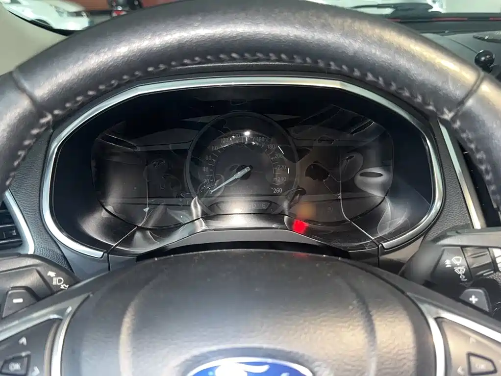 Edge EcoBoost 245 4 WD Grand Sharp 7-seat