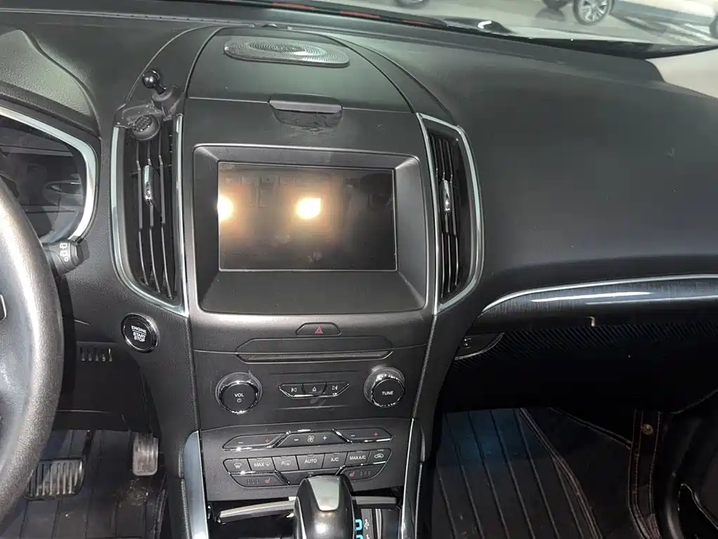 Edge EcoBoost 245 4 WD Grand Sharp 7-seat