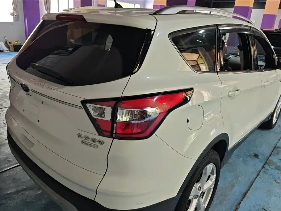 Kuga EcoBoost 180 2 WD Grand Wing