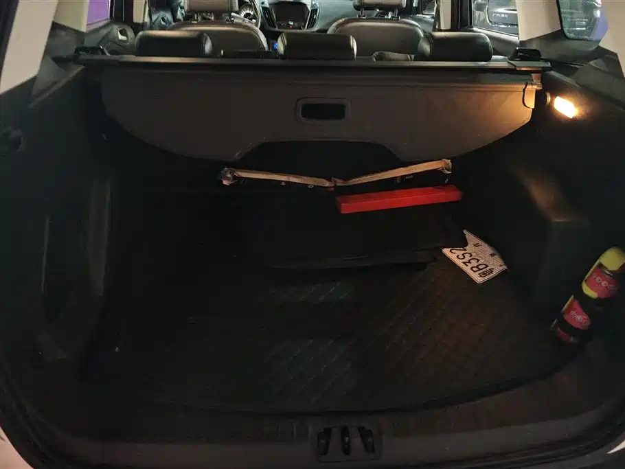 Kuga EcoBoost 180 2 WD Grand Wing