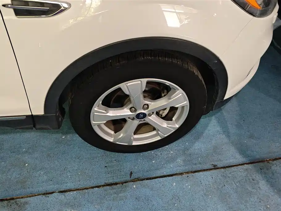 Kuga EcoBoost 180 2 WD Grand Wing