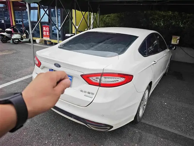 Ford Mondeo 2.0 L GTDi200 Fashion