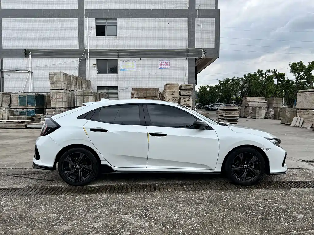 Civic HATCHBACK 220 TURBO CVT Trend Cool Control
