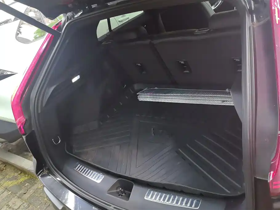 Cadillac XT4 Facelift 28 T 2 WD Leading