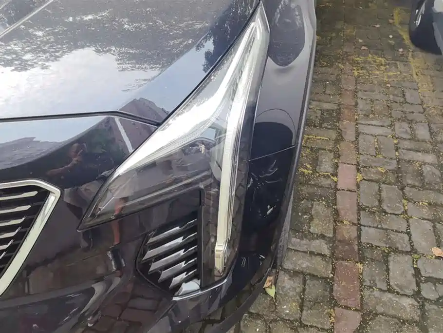 Cadillac XT4 Facelift 28 T 2 WD Leading
