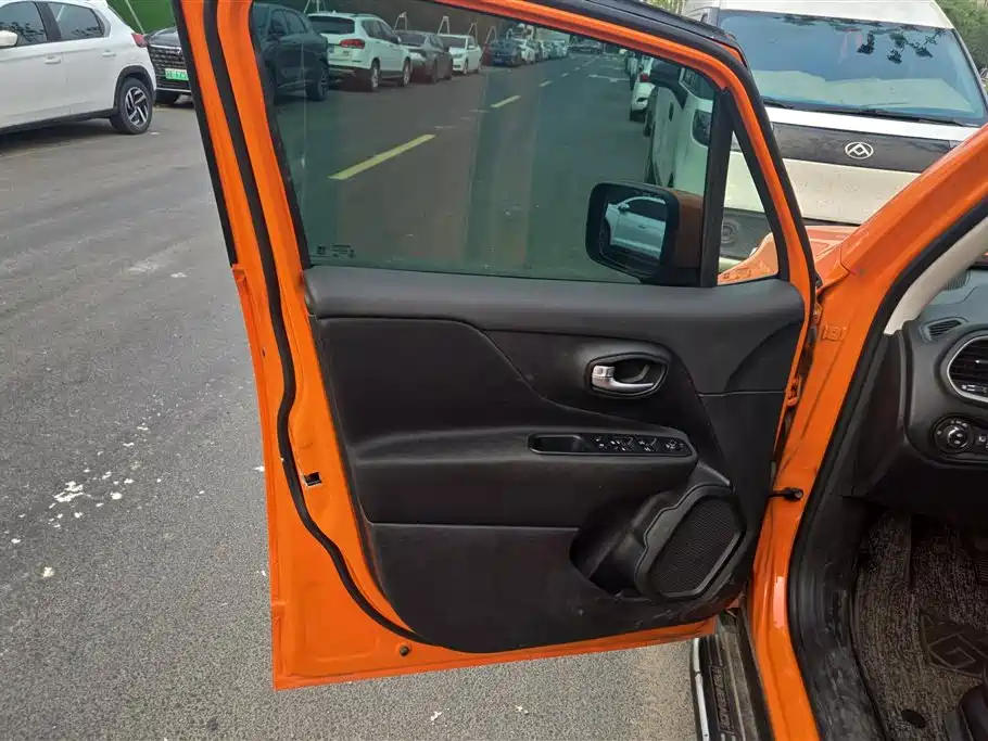 Renegade 220 T Auto Leading