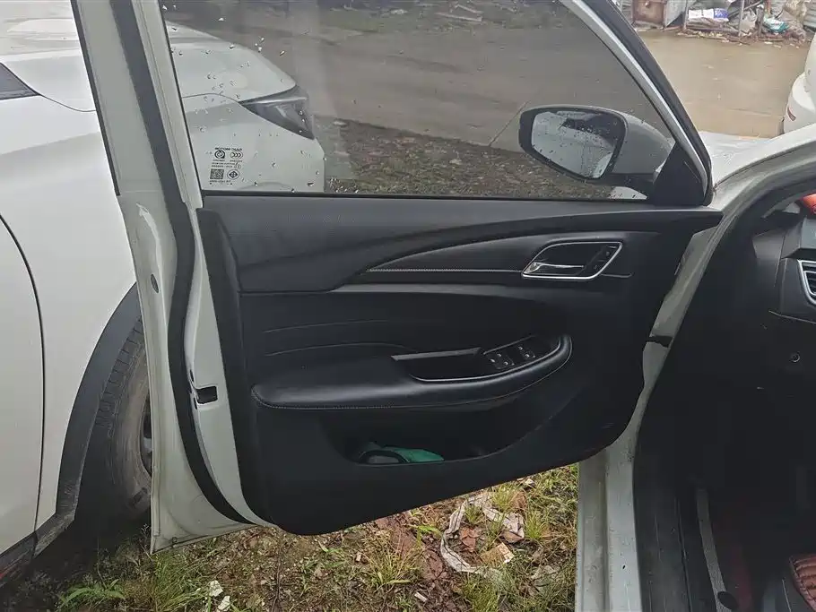 Roewe i5 1.5 L Auto 4 G Connected Leading Luxury