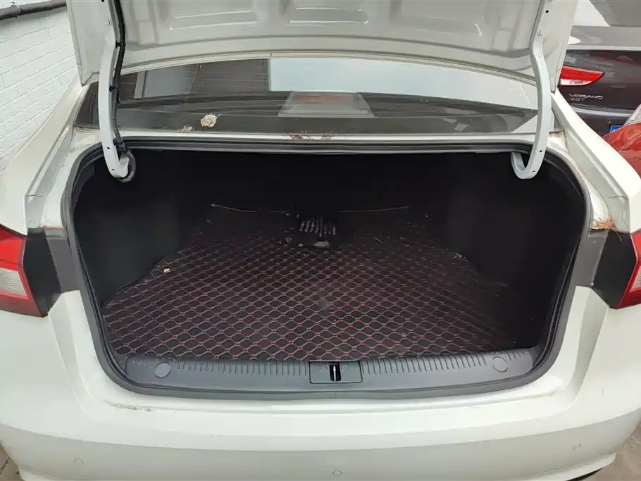 Roewe 360 1.5 L Auto Luxury