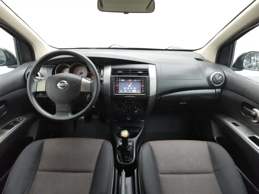 Livina 骊威 2010款 劲锐版 1.6 L 手动标准型