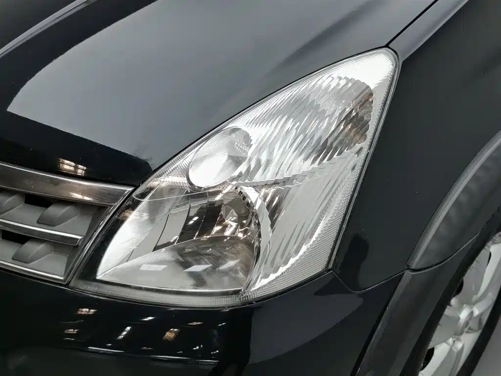 Livina 骊威 2010款 劲锐版 1.6 L 手动标准型