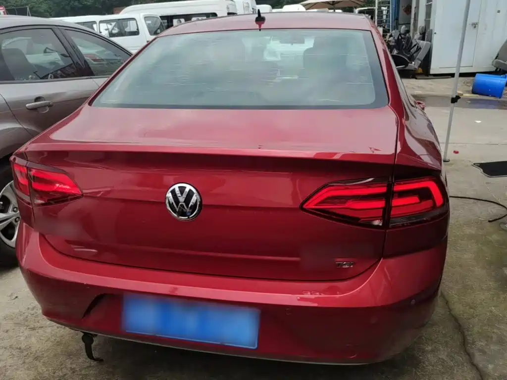 Lamando 330 TSI DSG Comfort