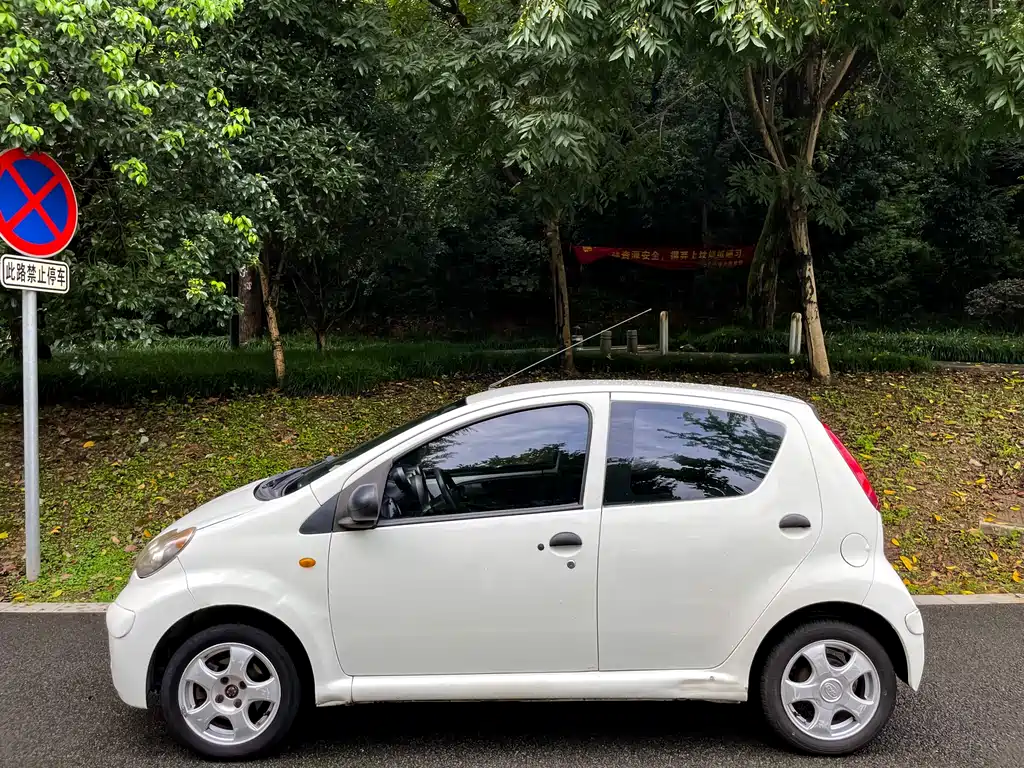 BYD F0 1.0 L AMT Joy Cool