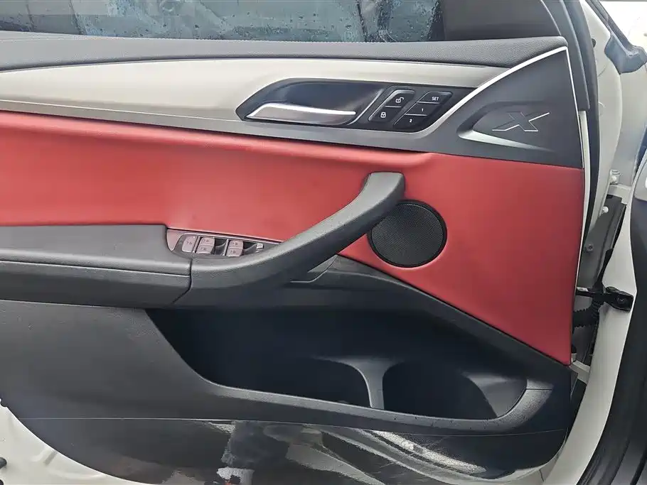BMW X4 xDrive 25 i M Sport Package