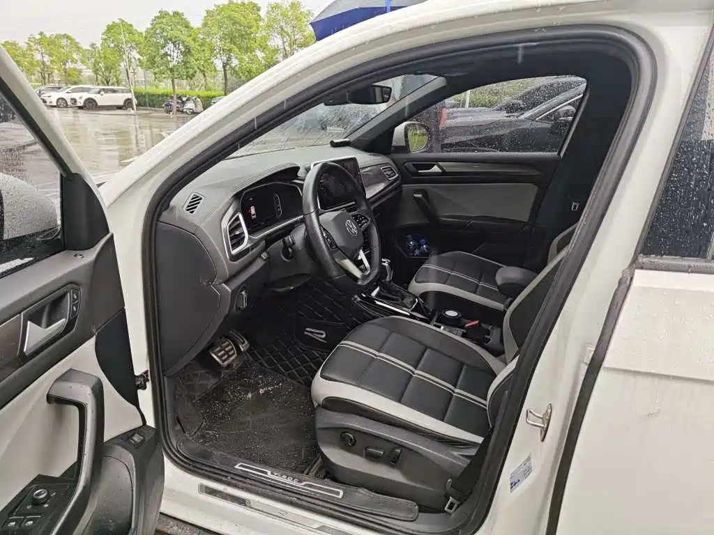 T-ROC 300 TSI DSG 2 WD Starlight