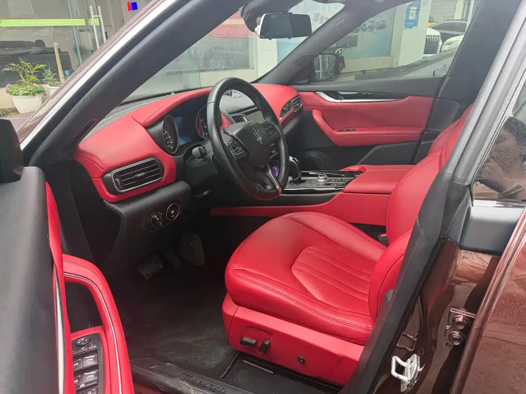Levante 3.0 T Standard