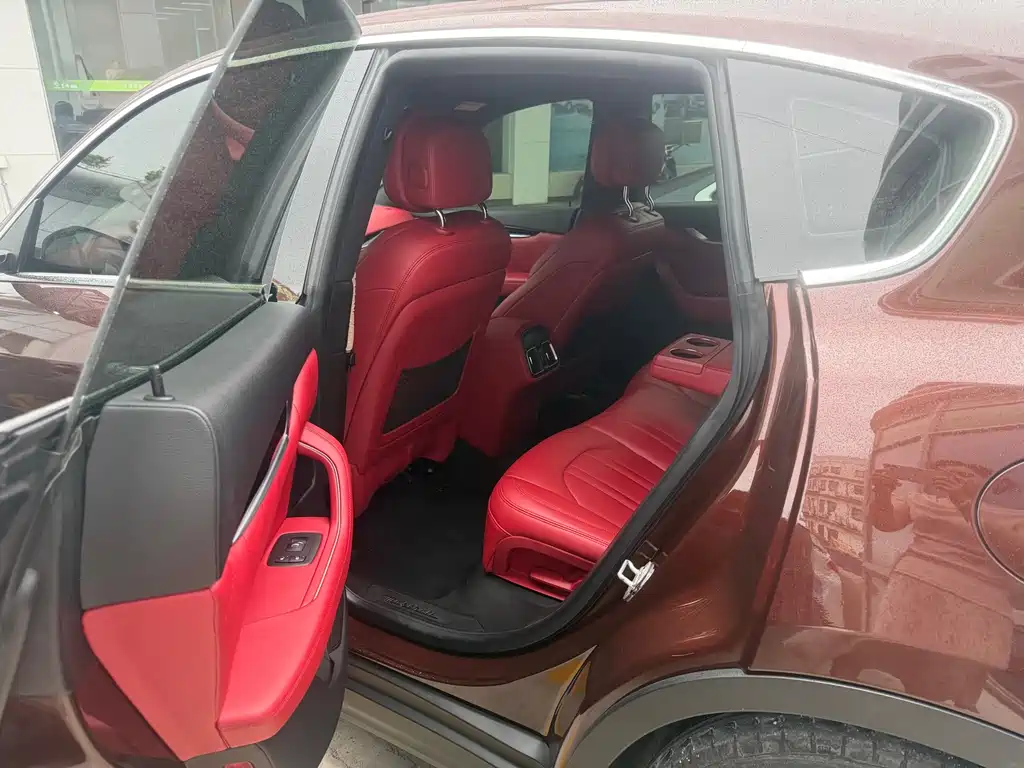 Levante 3.0 T Standard