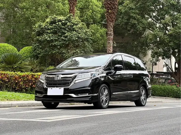 Honda Elysion 2.0 L Hybrid Luxury