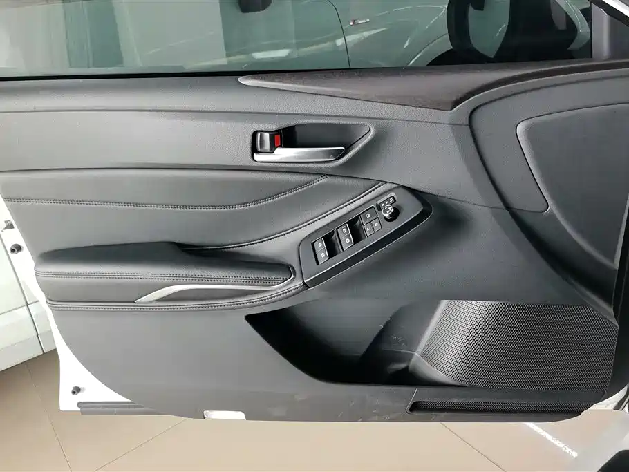 Avalon 2.5 L Luxury
