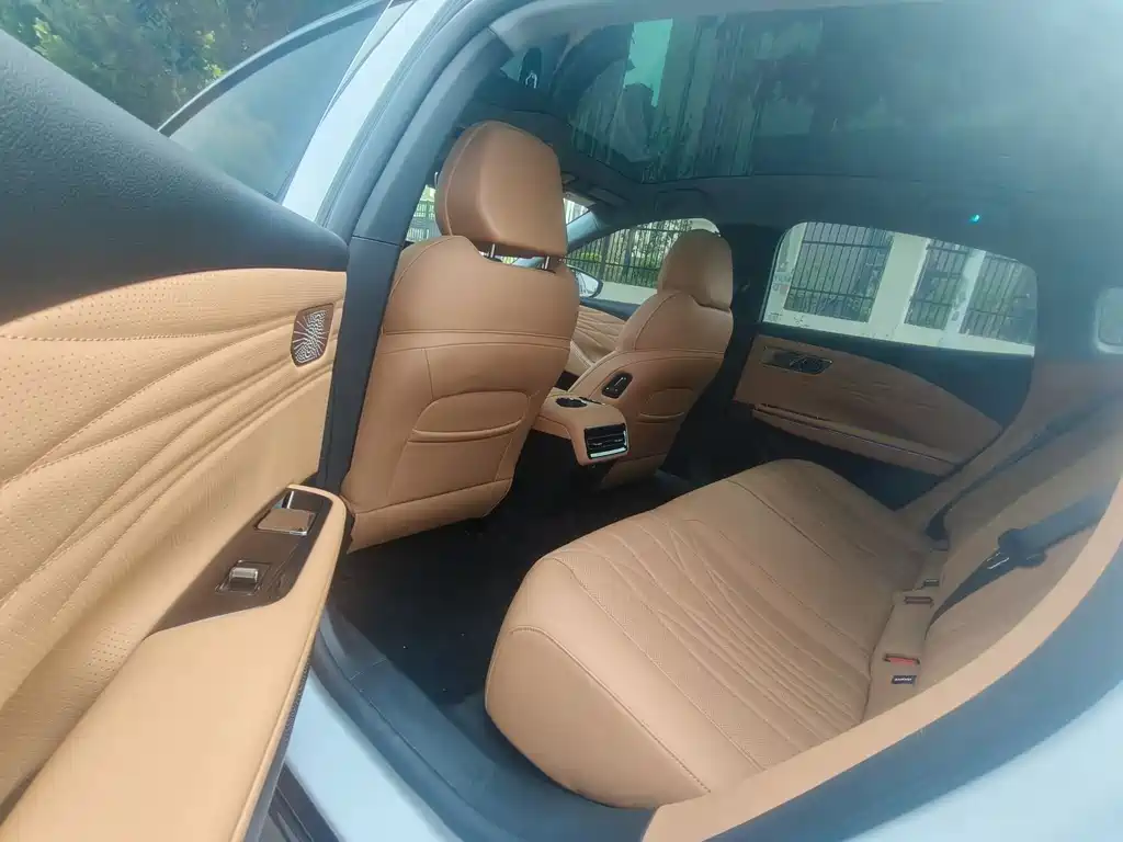 Galaxy Xingyao 8 130 km EM-i Distinguished