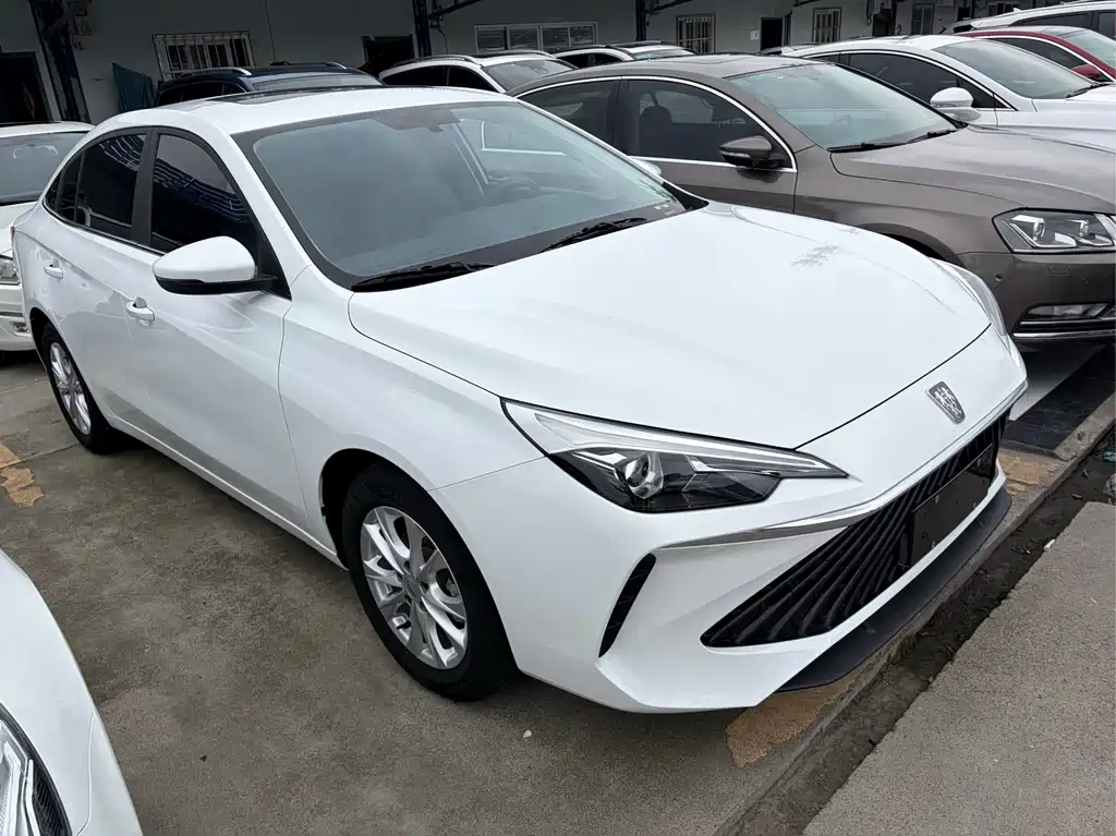 Roewe i5 1.5 L CVT Honored