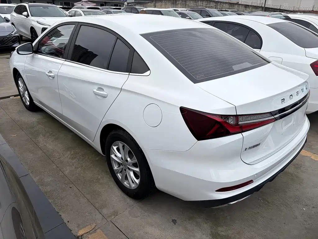 Roewe i5 1.5 L CVT Honored