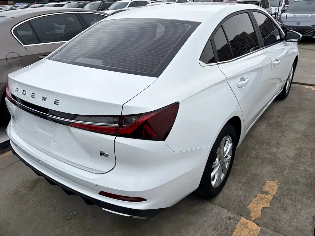 Roewe i5 1.5 L CVT Honored