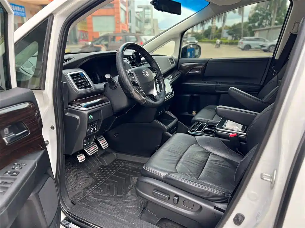Odyssey 2.4 L Luxury