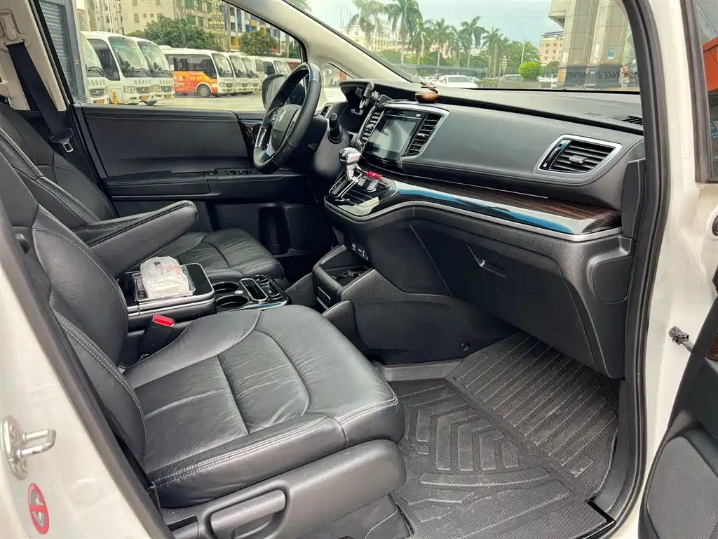 Odyssey 2.4 L Luxury