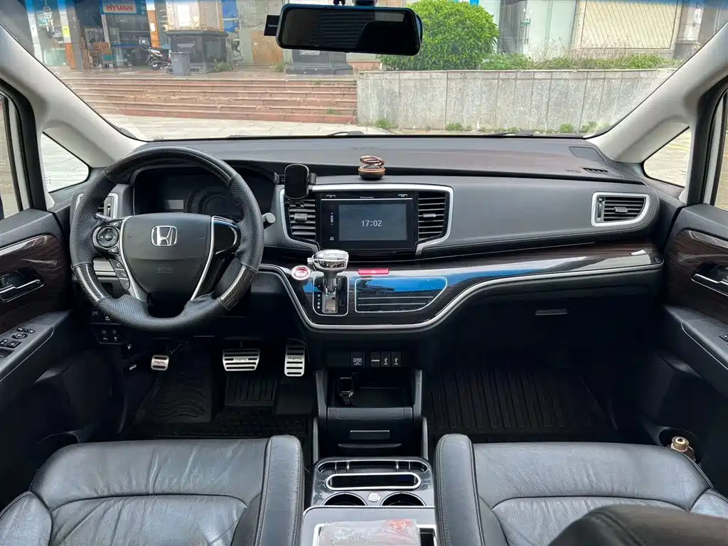 Odyssey 2.4 L Luxury