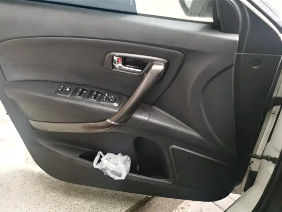 Besturn X80 1.8 T Auto Luxury