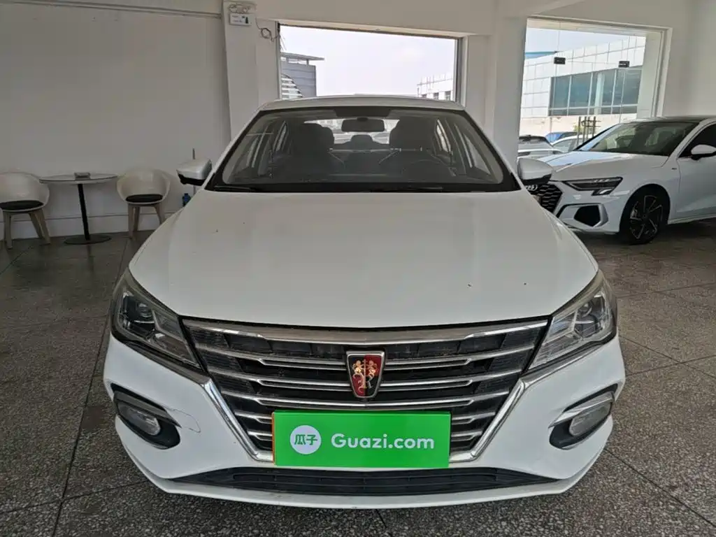 Roewe i5 1.5 L Auto 4 G Connected Leading Luxury Flagship
