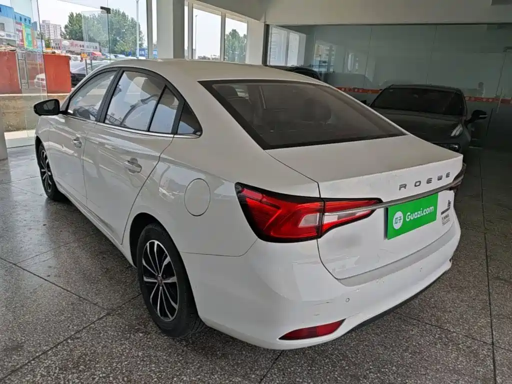 Roewe i5 1.5 L Auto 4 G Connected Leading Luxury Flagship
