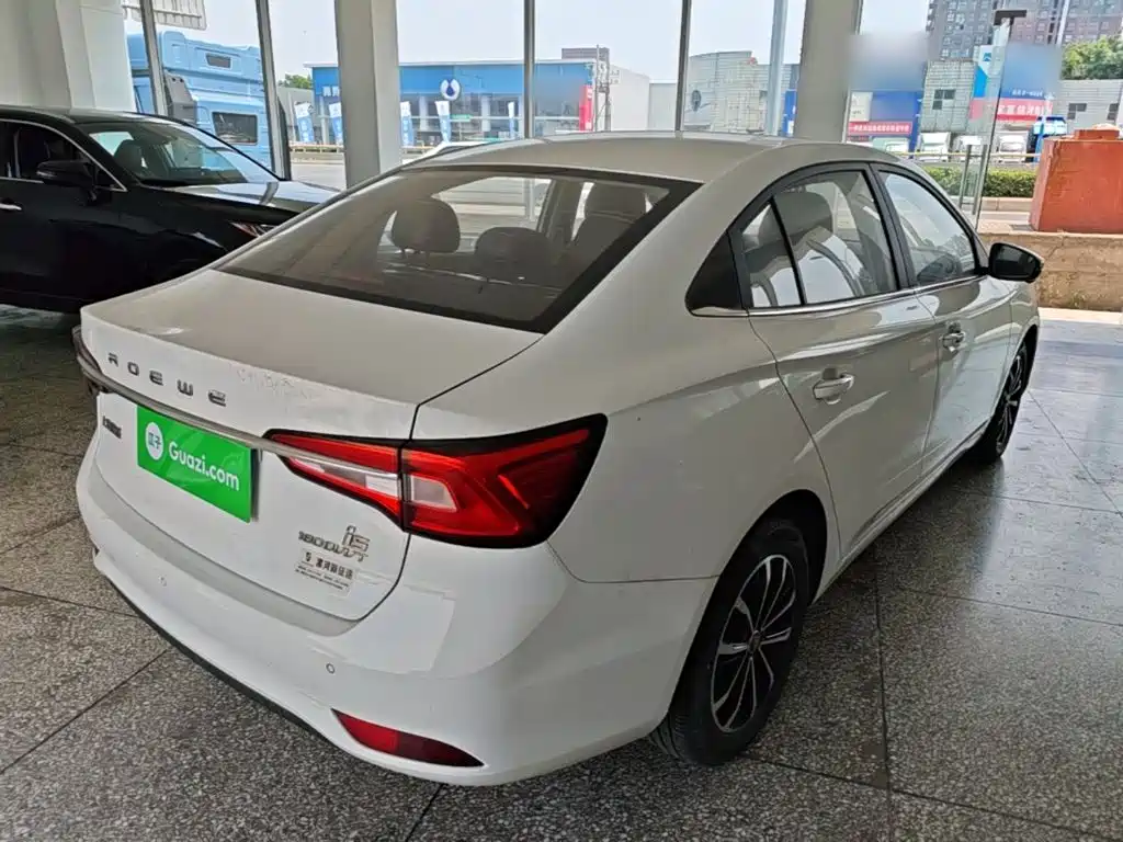 Roewe i5 1.5 L Auto 4 G Connected Leading Luxury Flagship