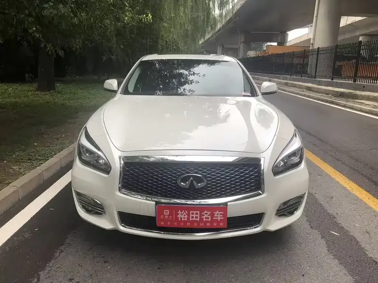 Infiniti Q70 Q70 L 2.5 L Elite