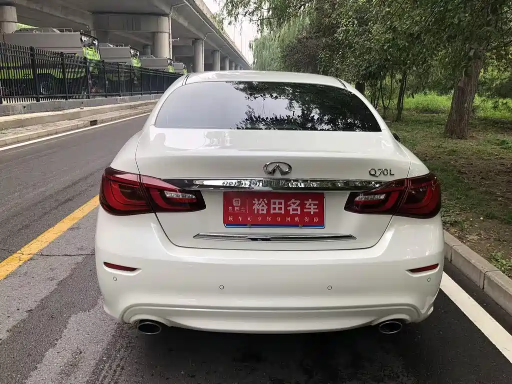 Infiniti Q70 Q70 L 2.5 L Elite