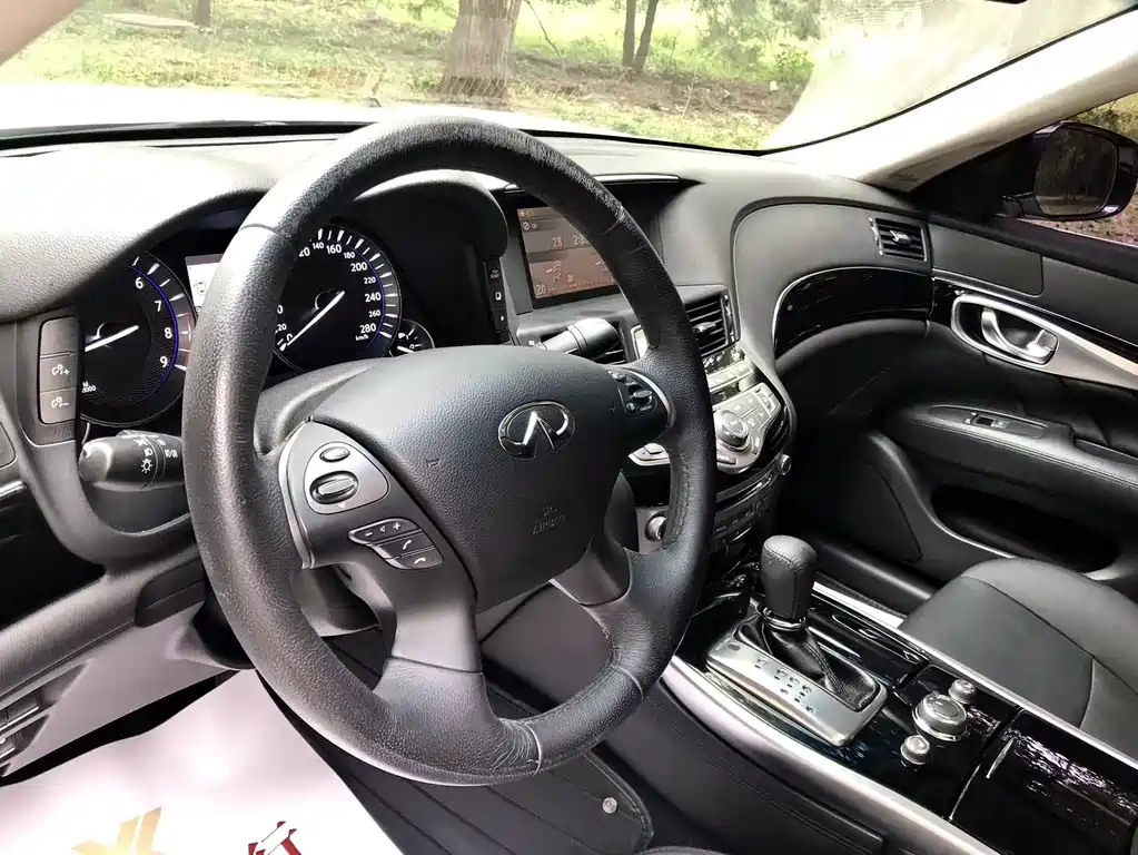 Infiniti Q70 Q70 L 2.5 L Elite