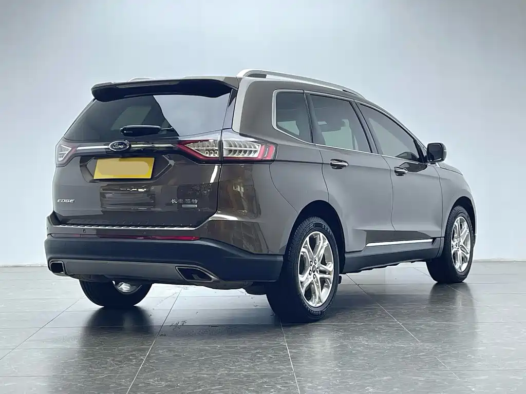Edge EcoBoost 245 2 WD Grand Sharp 7-seat