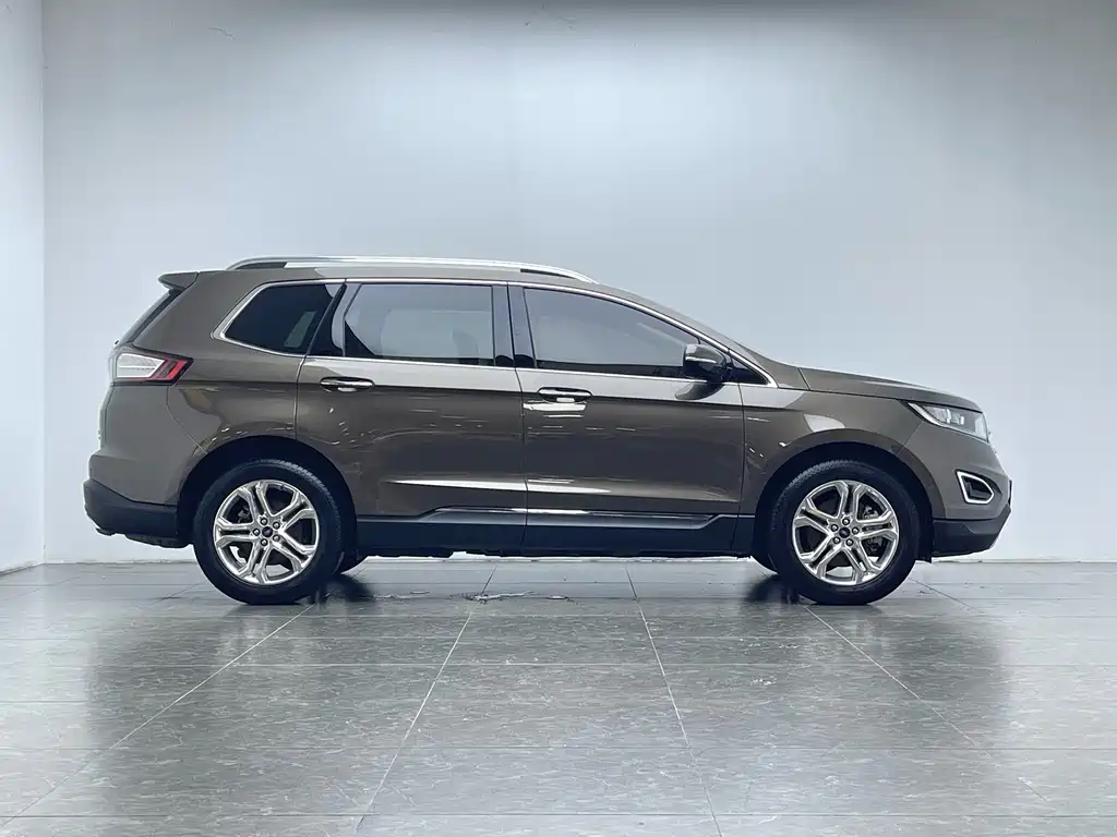 Edge EcoBoost 245 2 WD Grand Sharp 7-seat