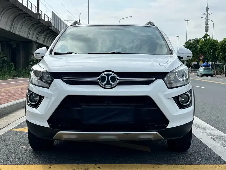 Baic Senova X25 绅宝X25 2015款 1.5 L 手动舒适型