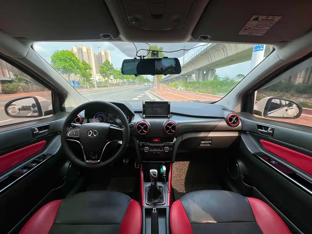 Senova X25 绅宝X25 2015款 1.5 L 手动舒适型