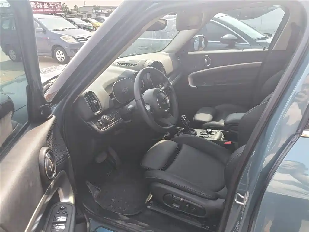 MINI COUNTRYMAN 1.5 T COOPER ALL4 Connoisseur