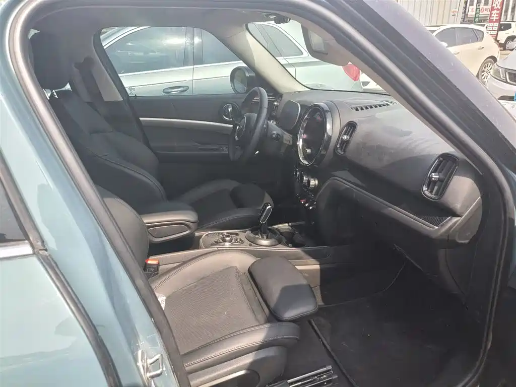 MINI COUNTRYMAN 1.5 T COOPER ALL4 Connoisseur