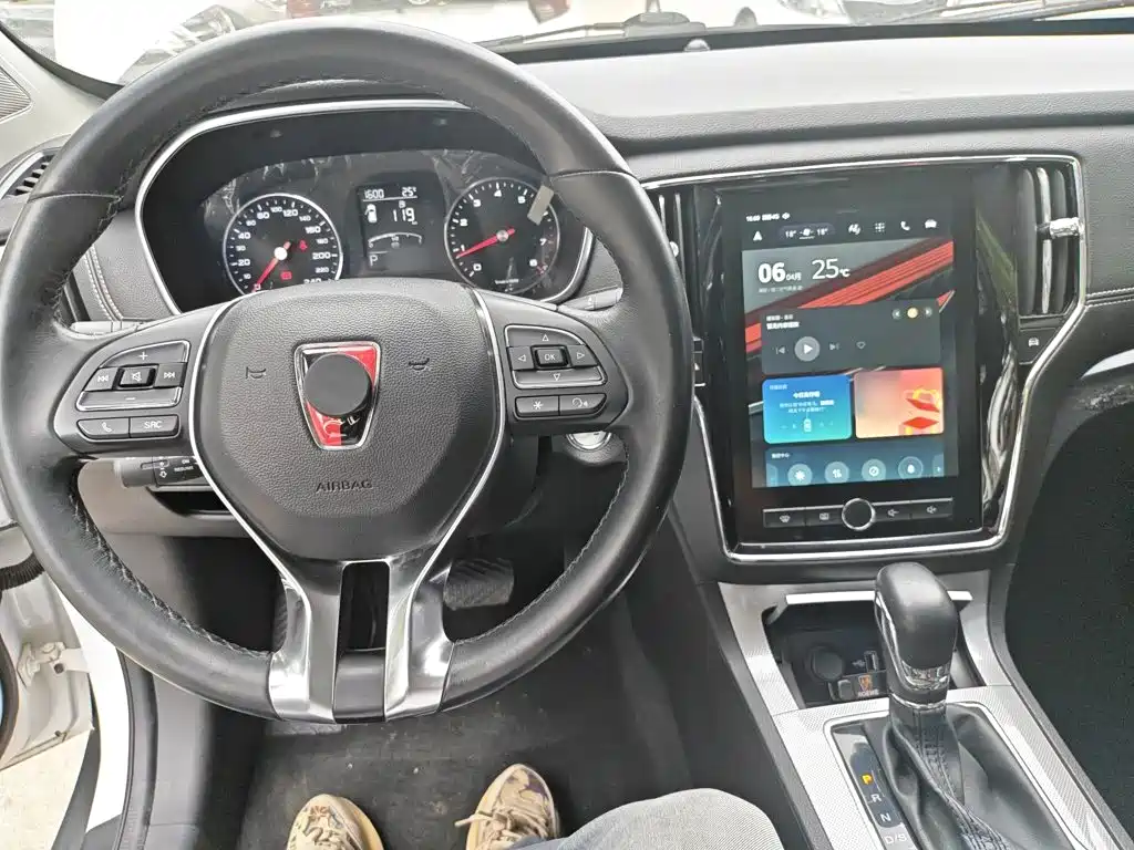 Roewe RX5 20 T 2 WD Auto Ali Connected Platinum