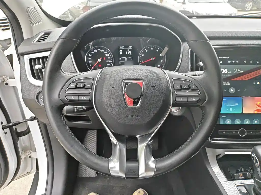 Roewe RX5 20 T 2 WD Auto Ali Connected Platinum