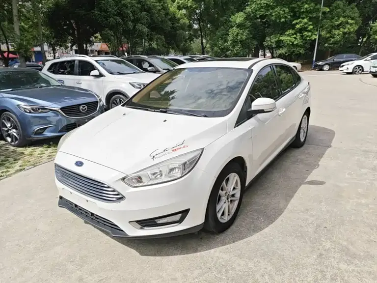 Ford Focus Sedan 1.6 L Manual Style