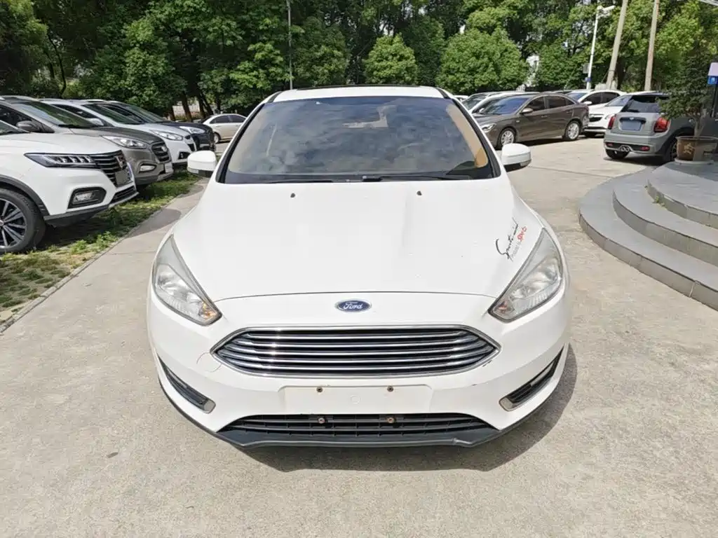 Focus Sedan 1.6 L Manual Style