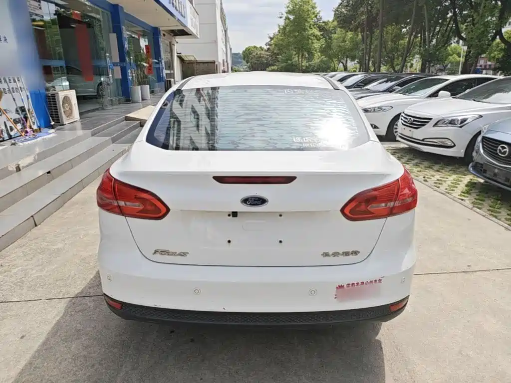 Focus Sedan 1.6 L Manual Style