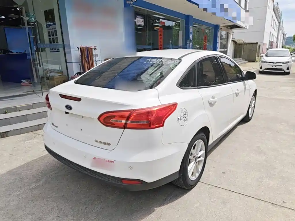 Focus Sedan 1.6 L Manual Style