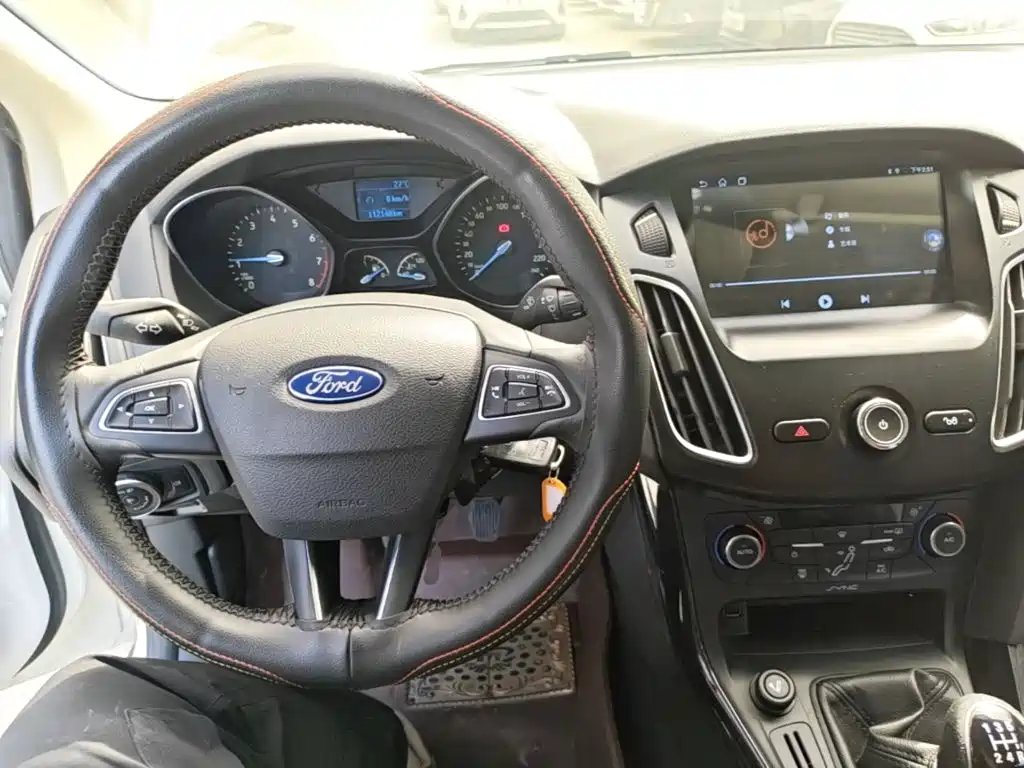 Focus Sedan 1.6 L Manual Style