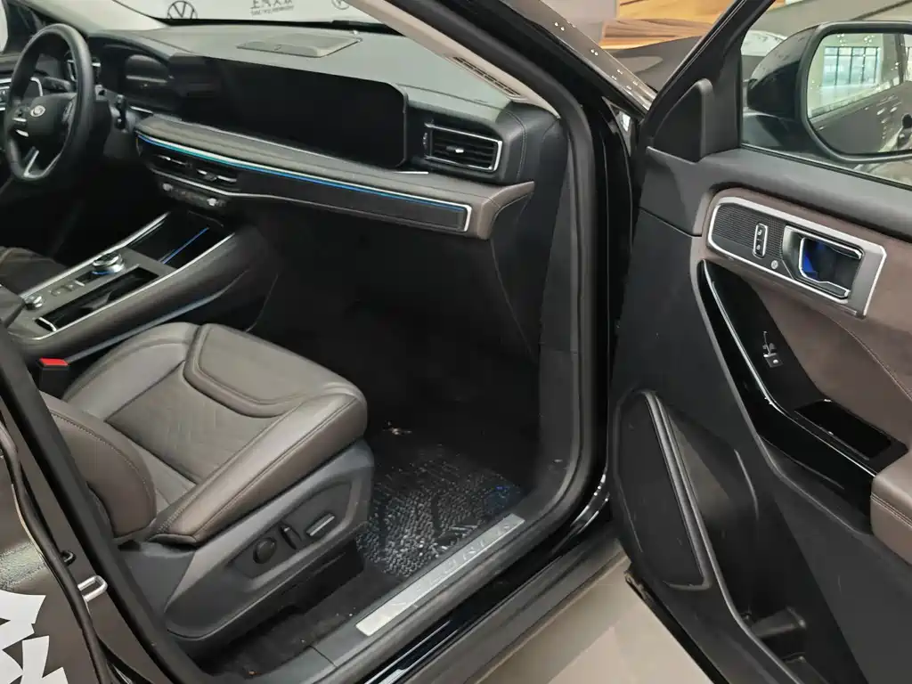 Explorer 2.3 T EcoBoost 4 WD Titanium 6-seat